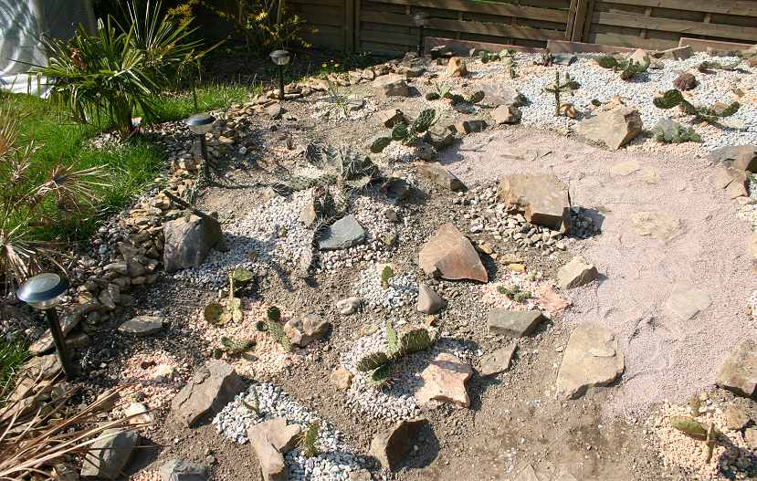 Frühjahrsputz im Steingarten